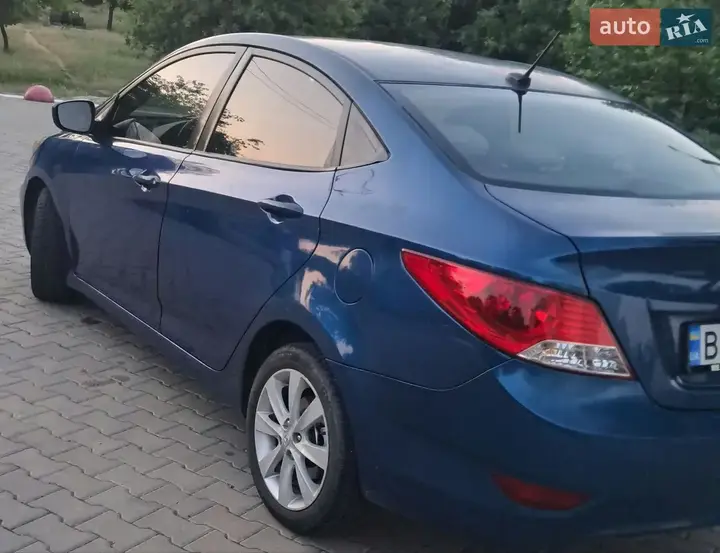 Hyundai Accent 2011 photo 4