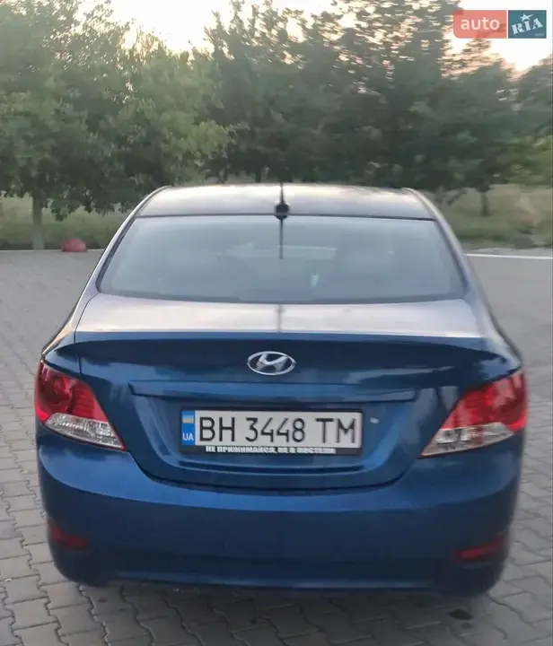 Hyundai Accent 2011 photo 3