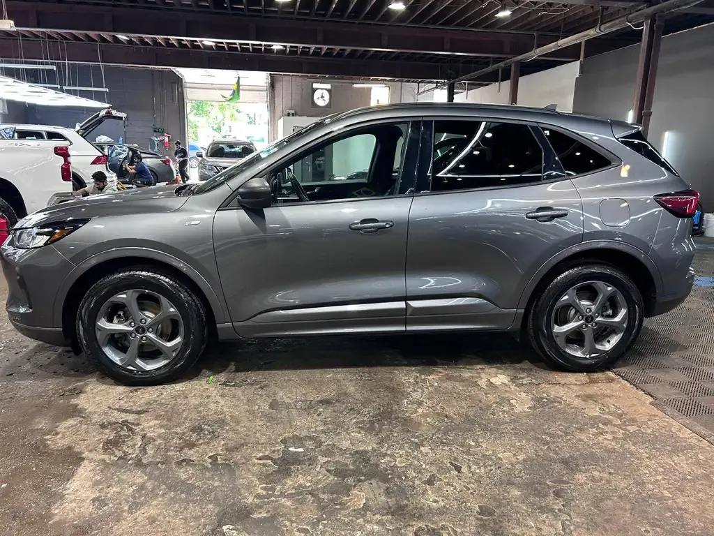 Ford Escape 2024 photo 2