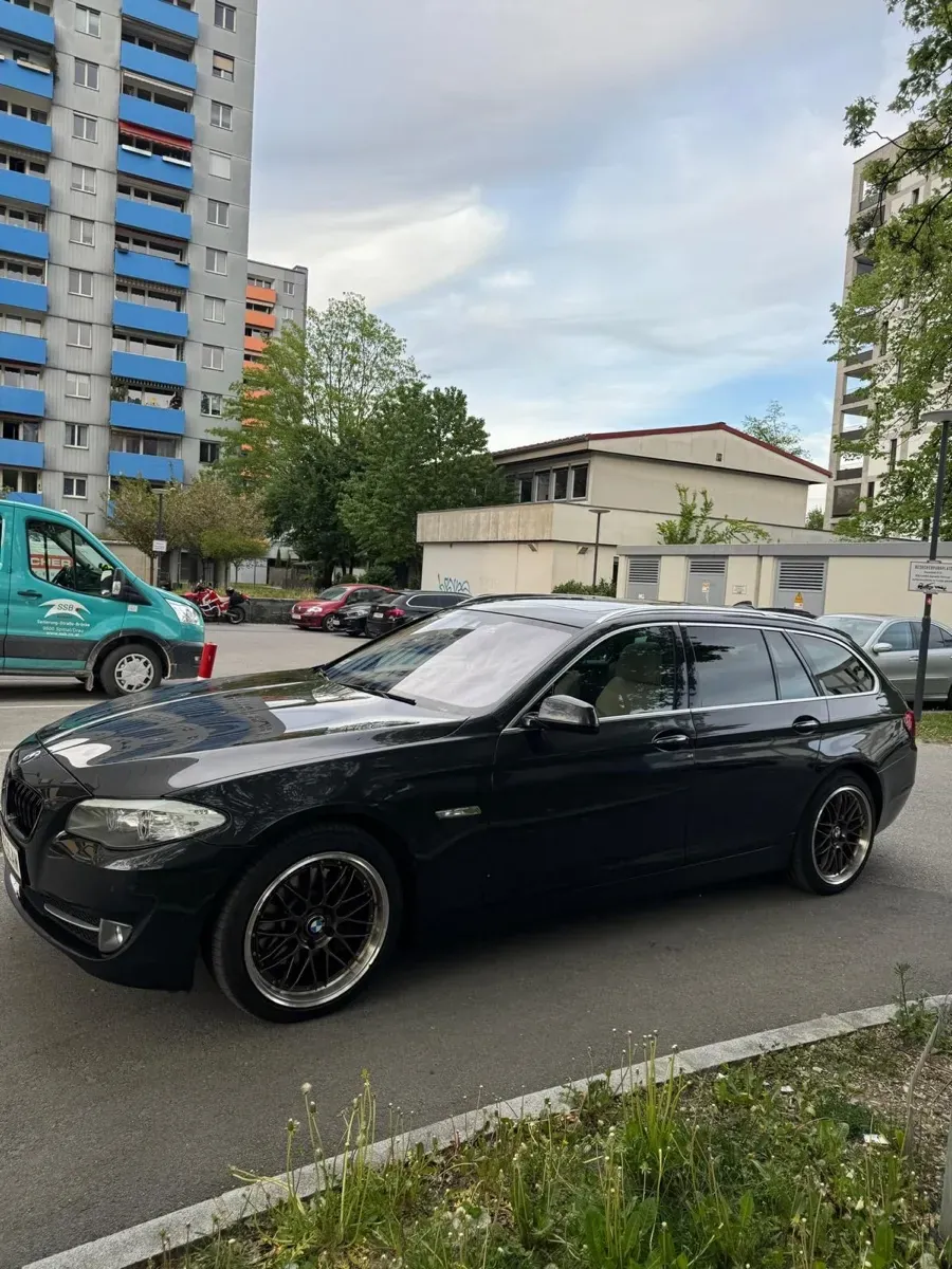 BMW 5 Series 2013 photo 2