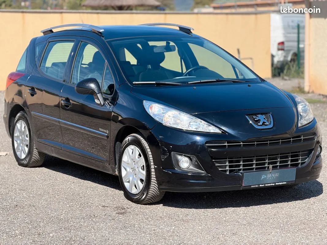 Peugeot 207 2011 photo 3
