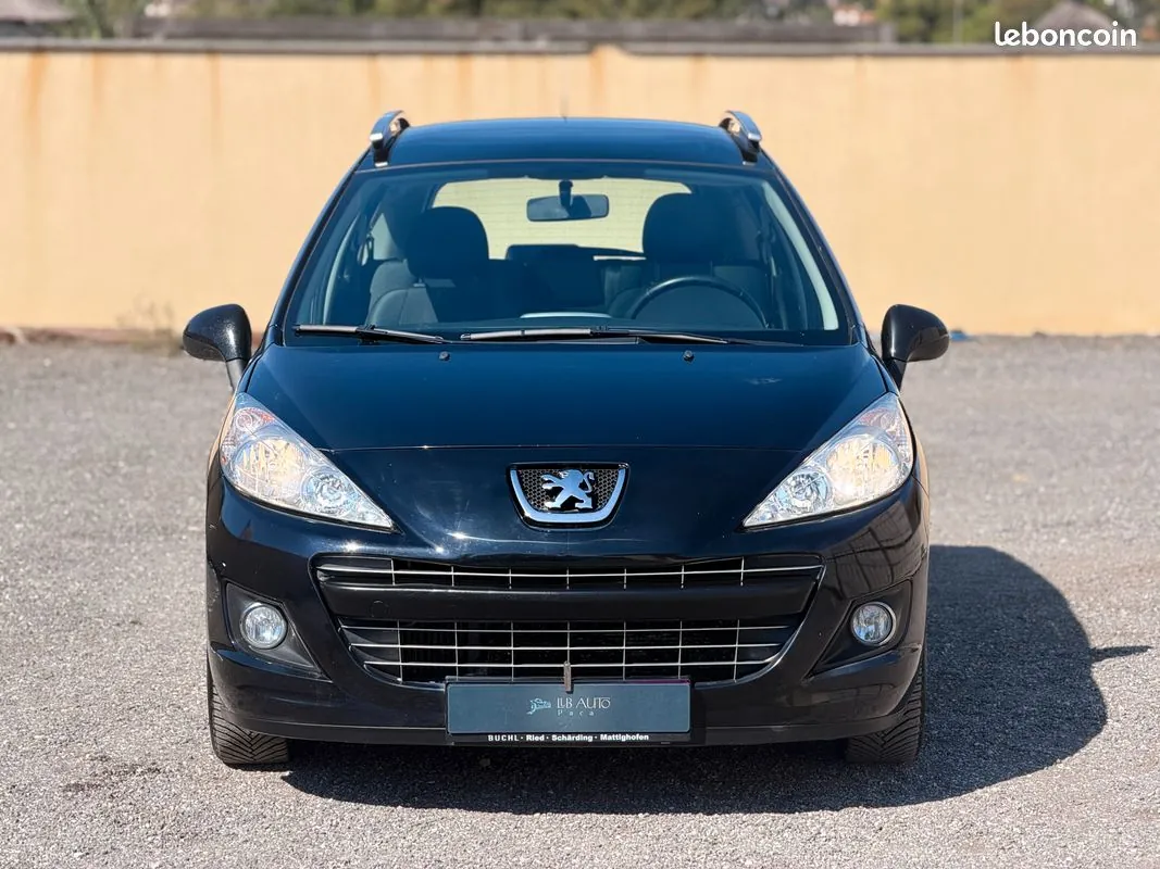 Peugeot 207 2011 photo 2