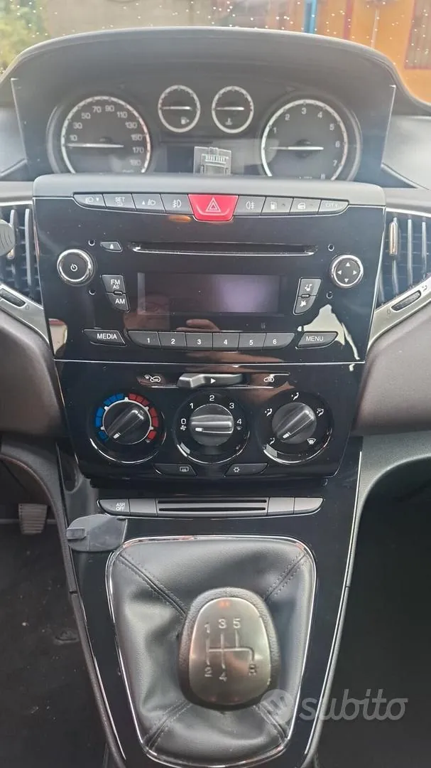 Lancia Ypsilon 2013 photo 5