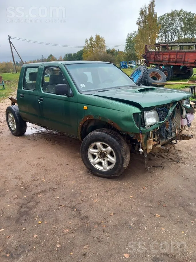 Nissan Navara 2000 photo 4