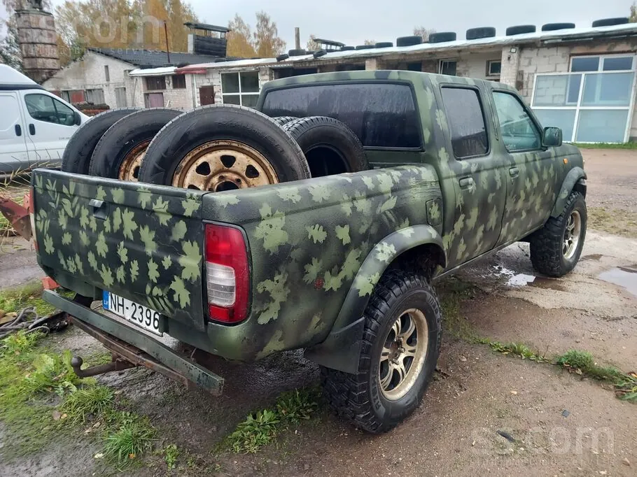 Nissan Navara 2000 photo 2