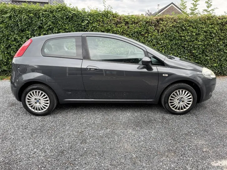 Fiat Grande Punto 2007 photo 2
