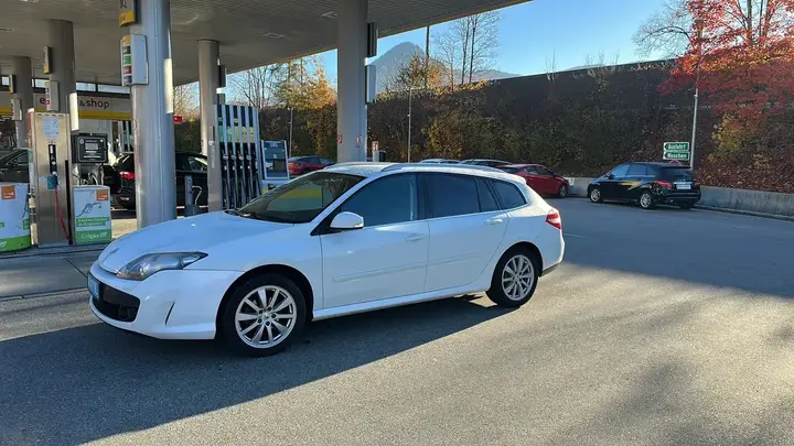Renault Laguna 2010 photo 2