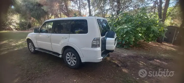 Mitsubishi Pajero 2010 photo 2