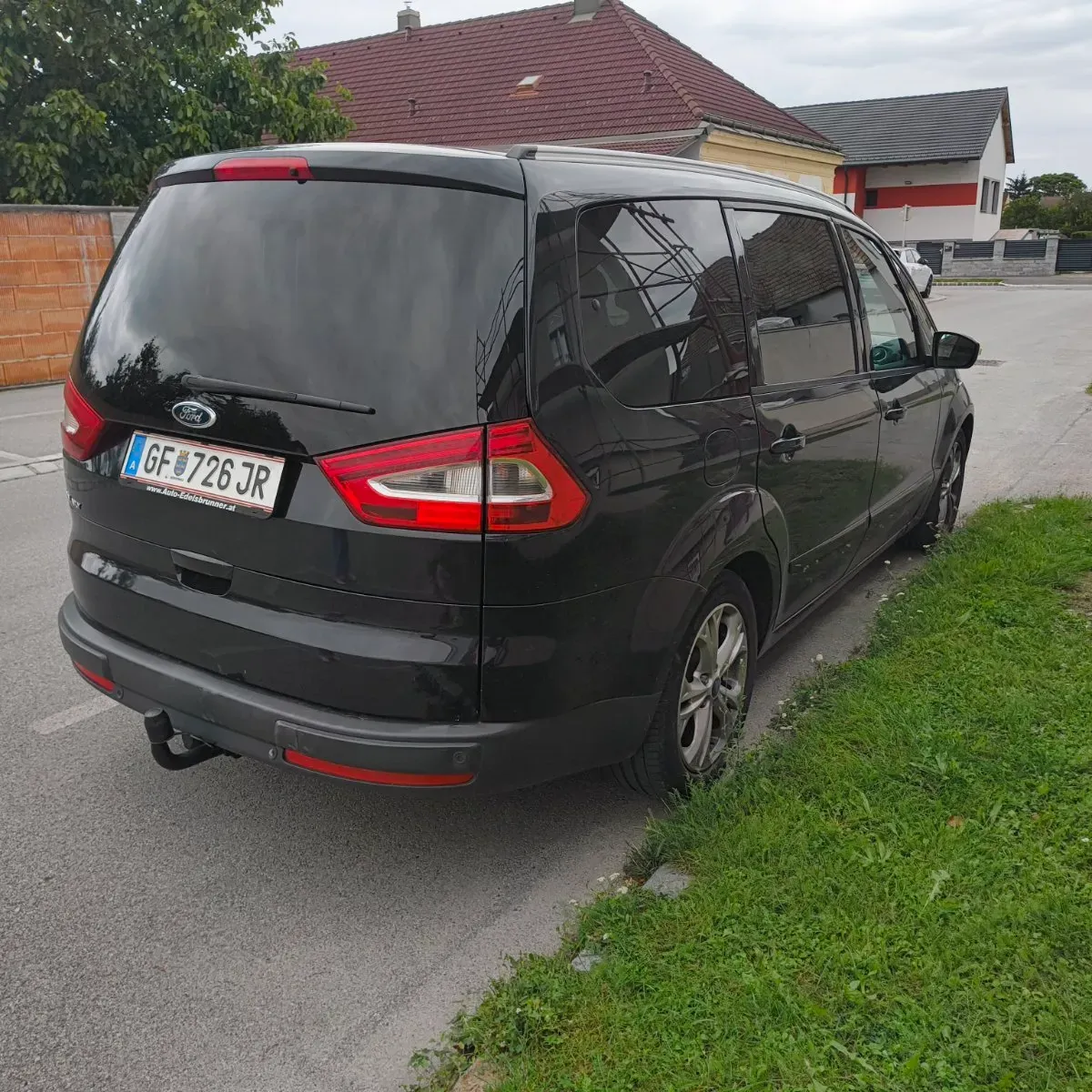 Ford Galaxy 2011 photo 3