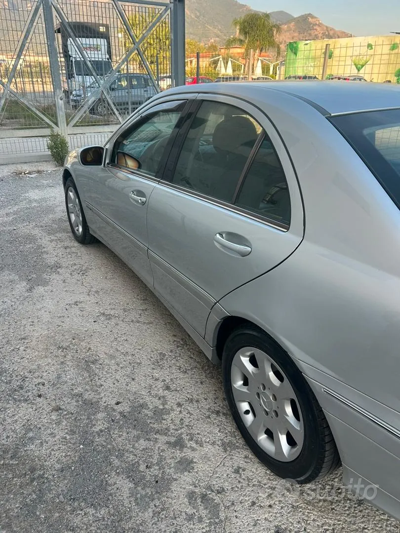 Mercedes-Benz C-Class 2004 photo 3