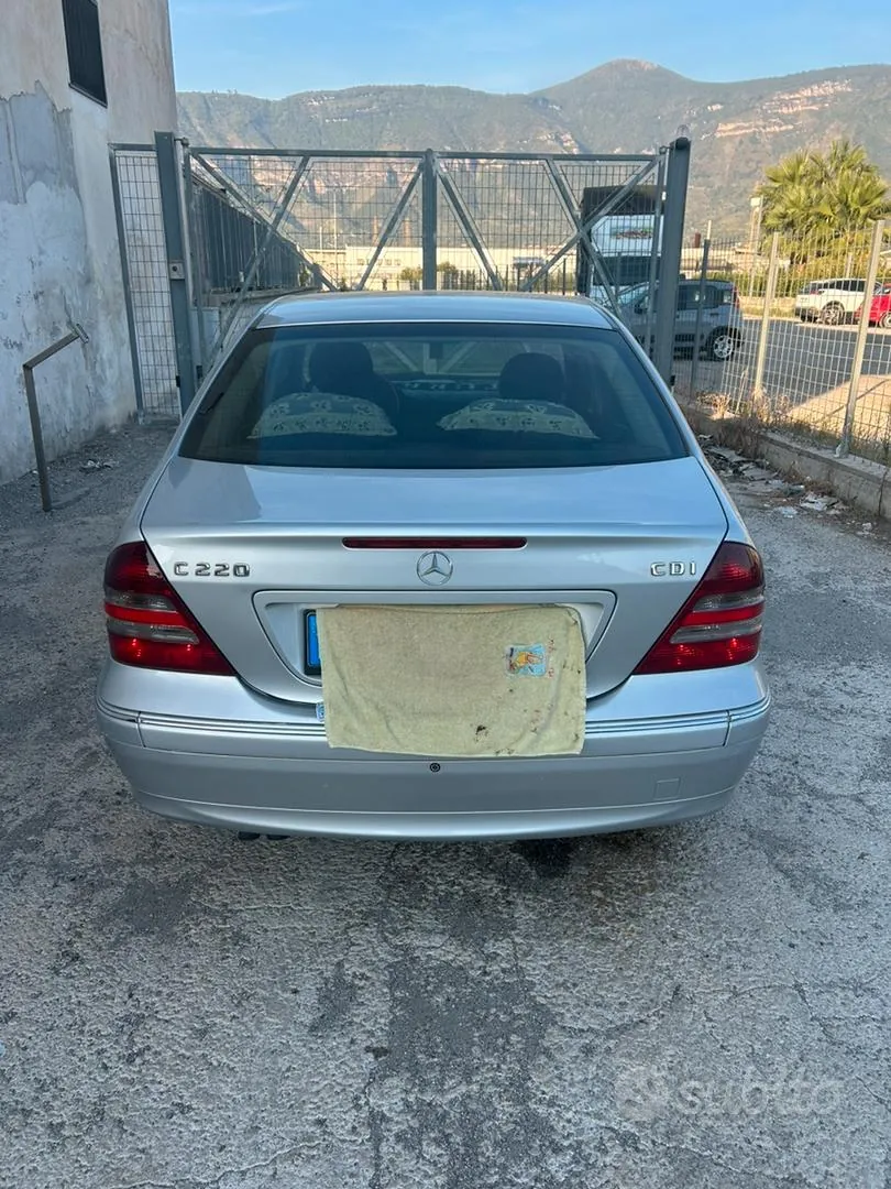 Mercedes-Benz C-Class 2004 photo 2