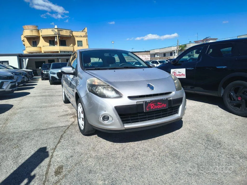 Renault Clio 2010 photo 3