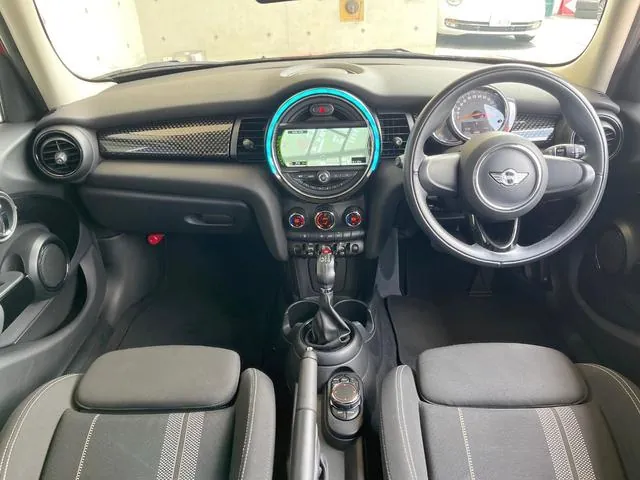 Mini Cooper S 2018 photo 2