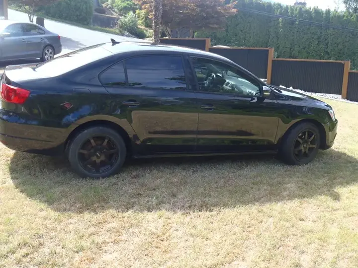 Volkswagen Jetta 2011 photo 2