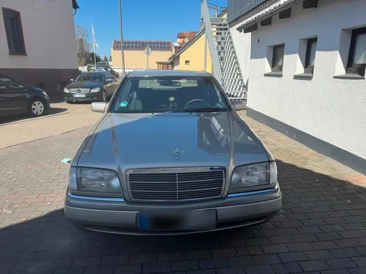 Mercedes-Benz C220