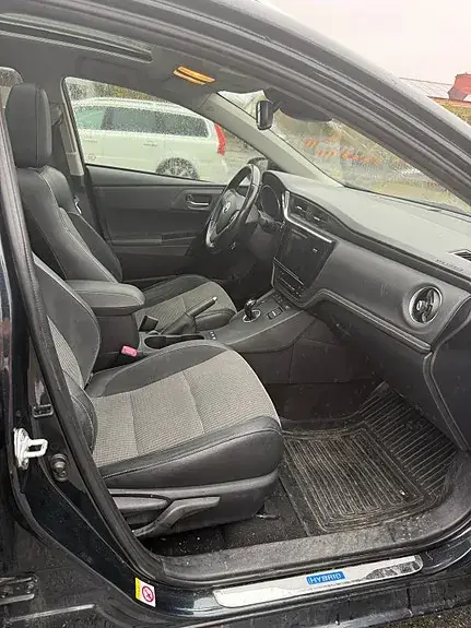 Toyota Auris 2015 photo 3