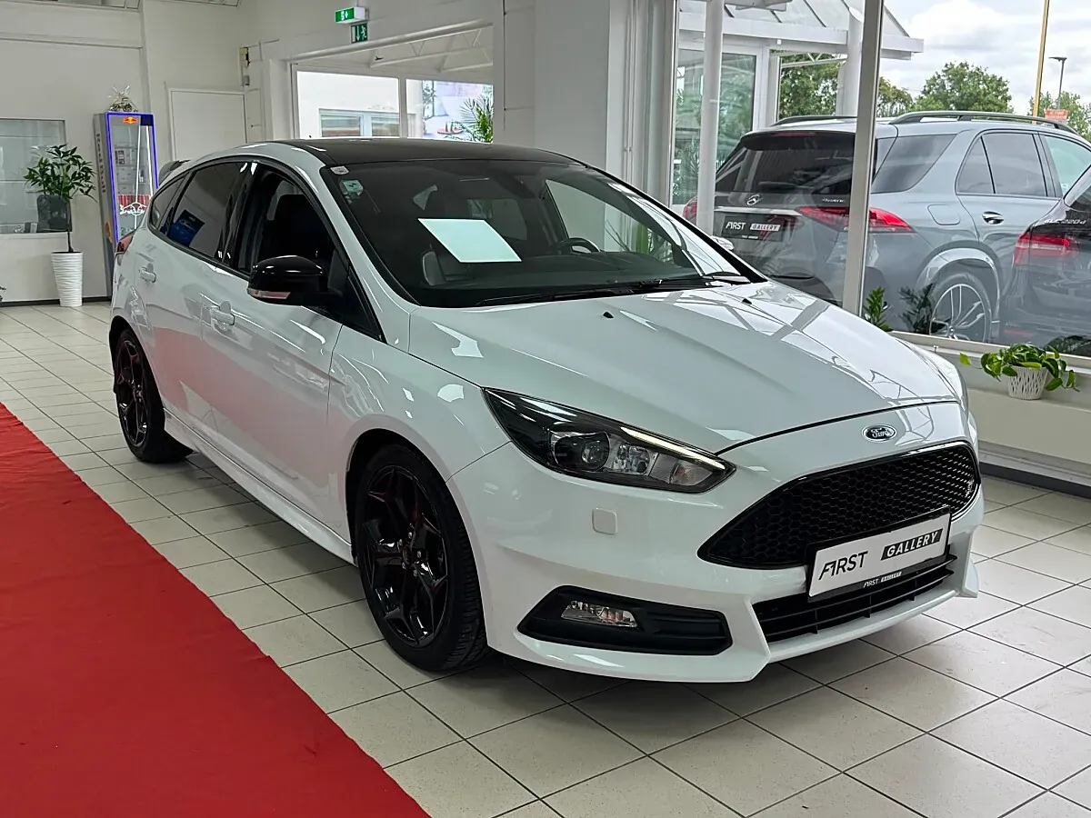 Ford Focus 2017 photo 2