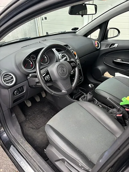 Opel Corsa 2010 photo 3