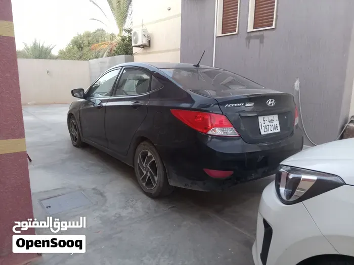 Hyundai Accent 2012 photo 4