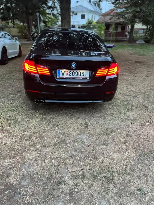 BMW 5 Series 2010 photo 2