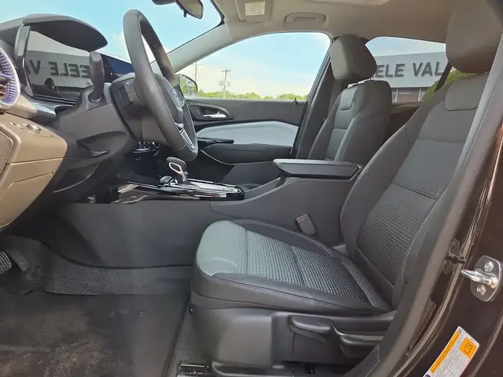 Chevrolet Trax 2026 photo 2