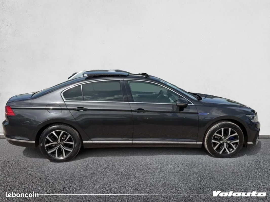 Volkswagen Passat 2022 photo 4