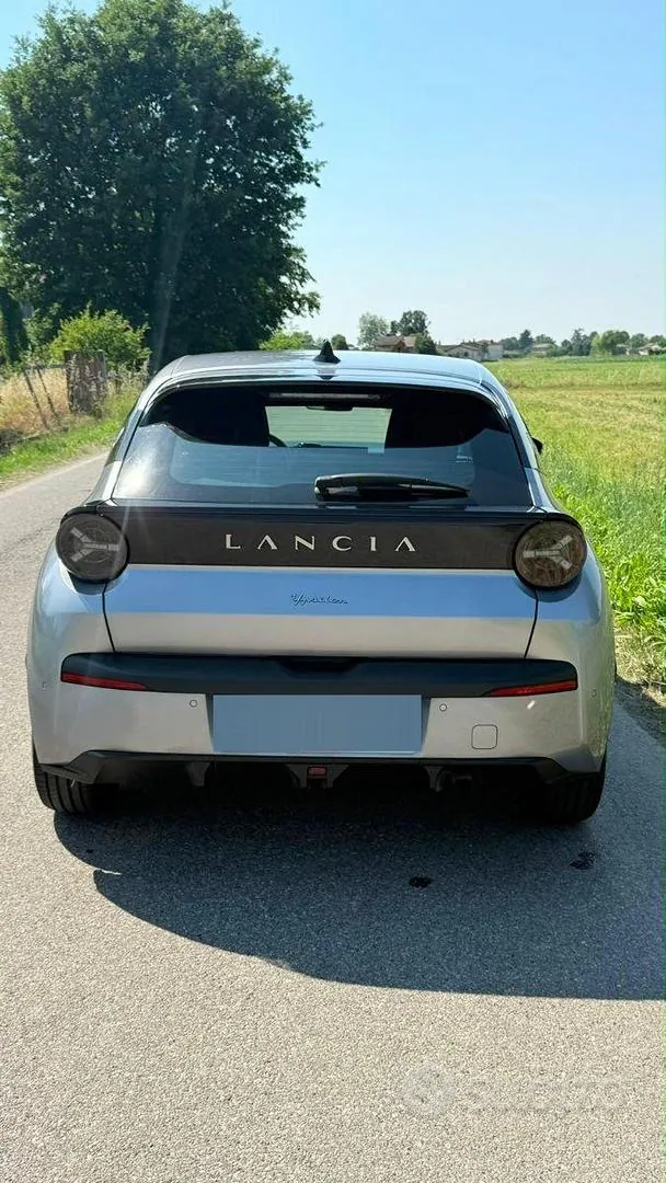 Lancia Ypsilon 2024 photo 2