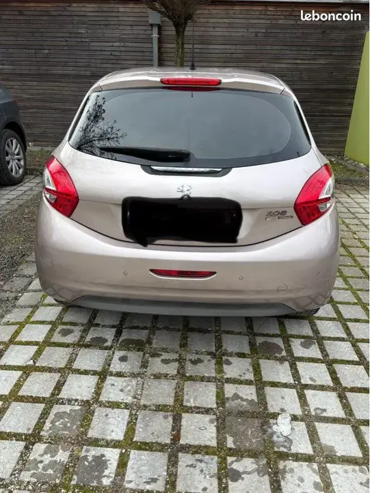 Peugeot 208 2012 photo 2