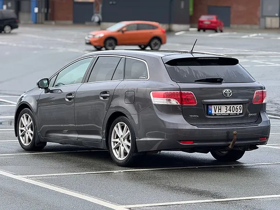 Toyota Avensis 2011 photo 4