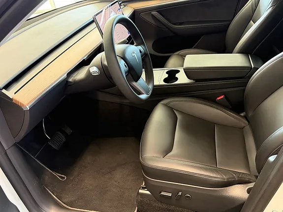 Tesla Model Y 2024 photo 3