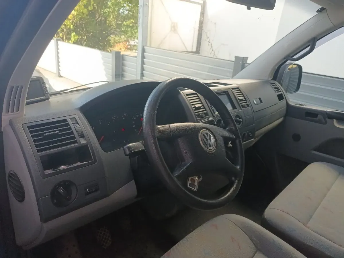 Volkswagen T5 2004 photo 2
