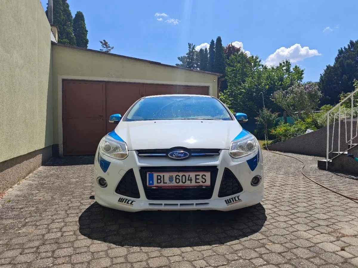 Ford Focus 2012 photo 2
