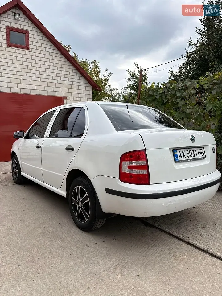 Skoda Fabia 2008 photo 4
