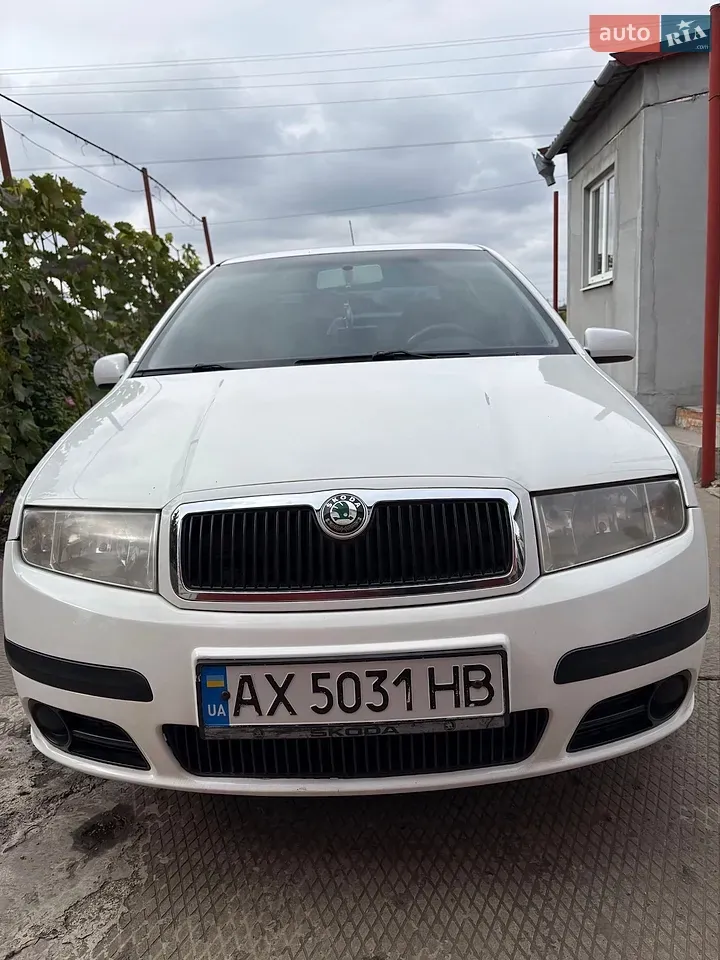 Skoda Fabia 2008 photo 2