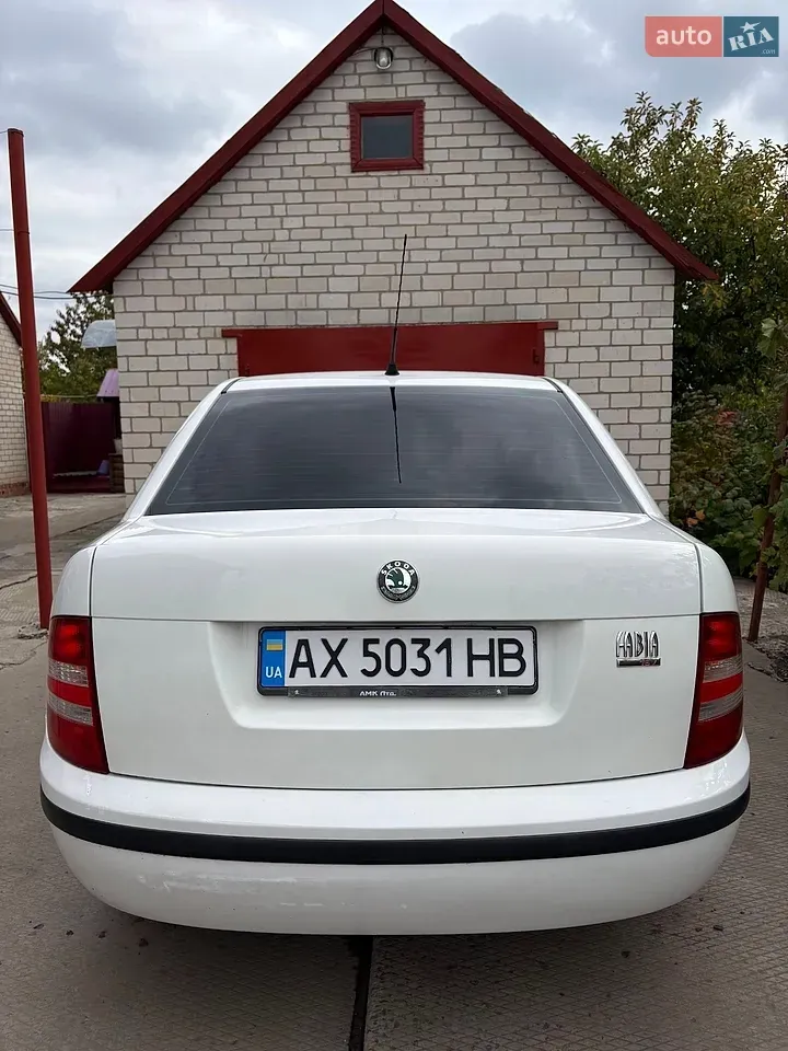 Skoda Fabia 2008 photo 3