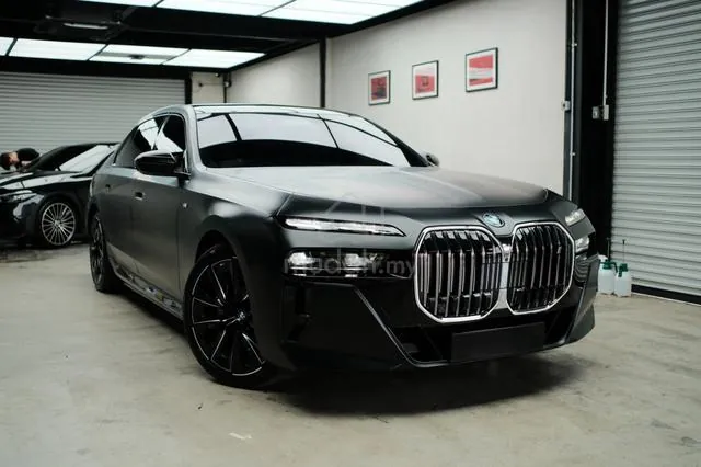 BMW I7