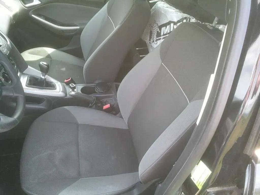 Ford Focus 2012 photo 2