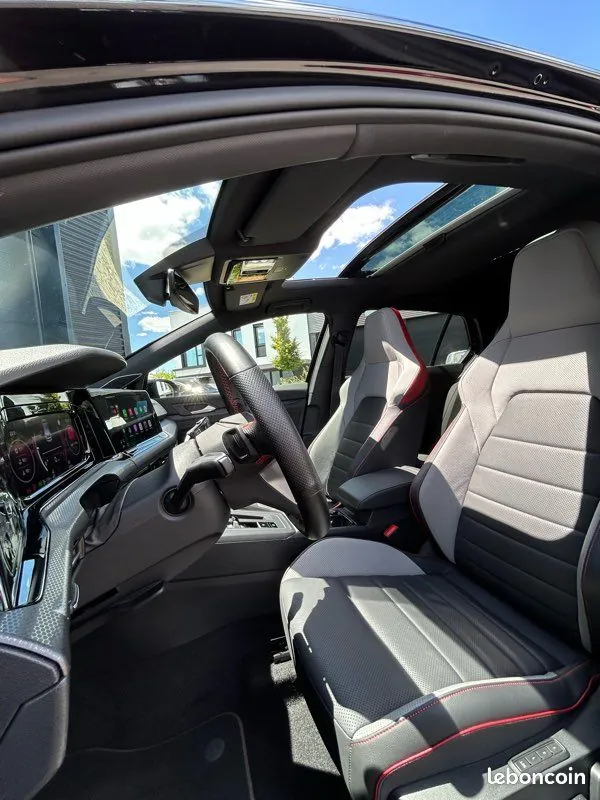 Volkswagen Golf 2022 photo 2