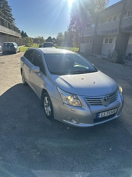 Toyota Avensis 2010 photo 2
