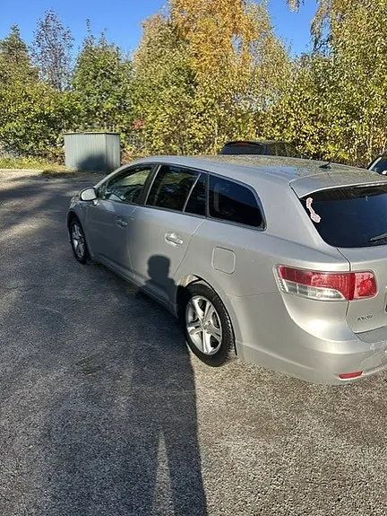 Toyota Avensis 2010 photo 4