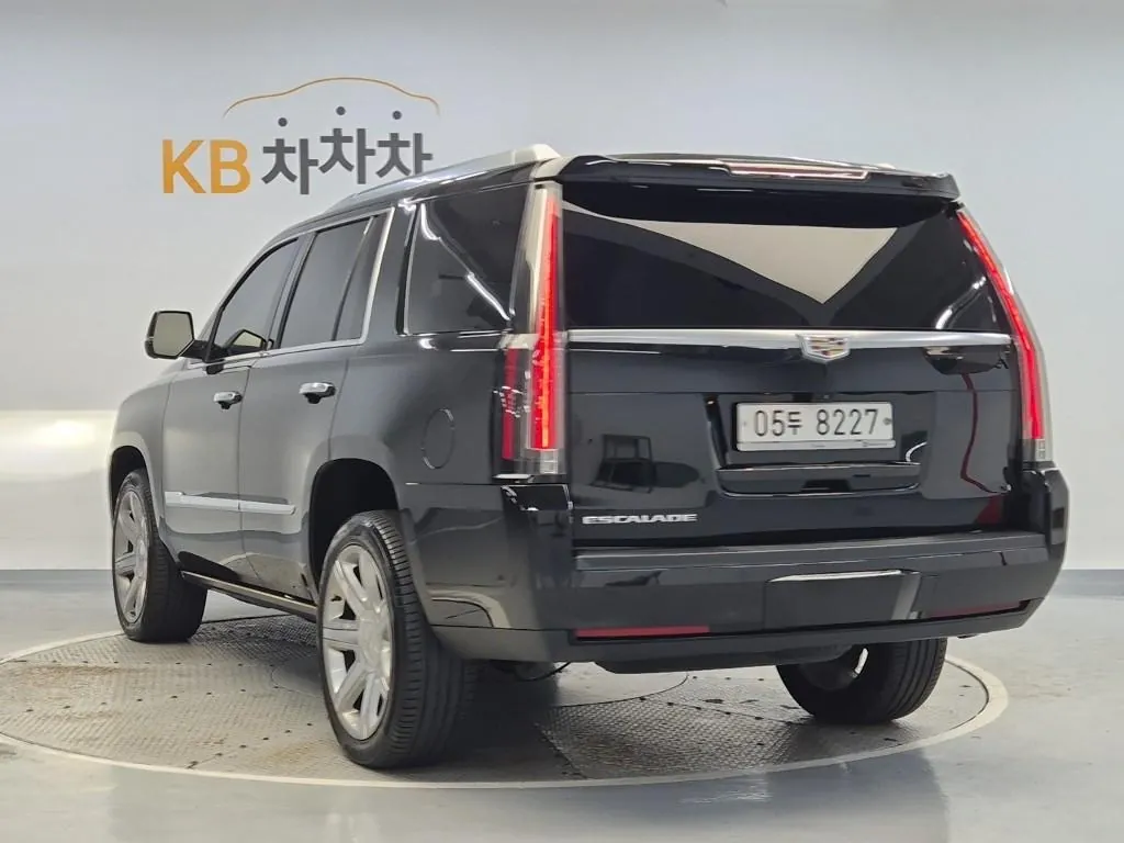 Cadillac Escalade 2017 photo 2