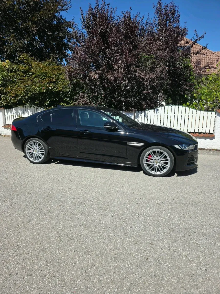 Jaguar Xe 2016 photo 3