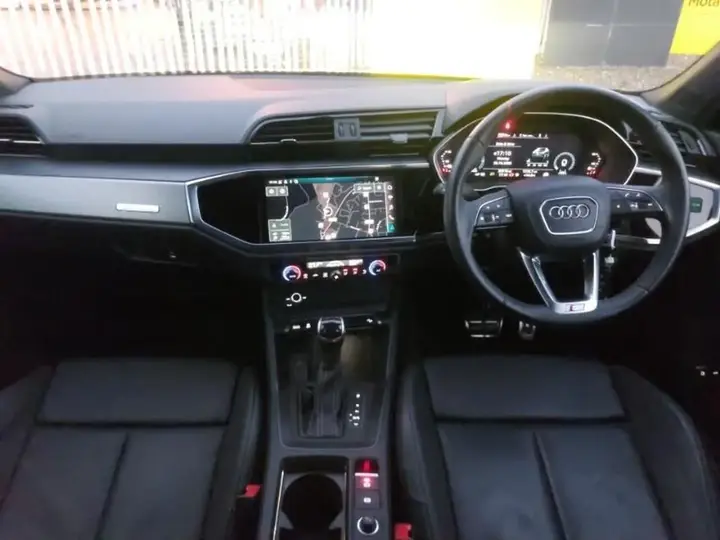 Audi Q3 2023 photo 3