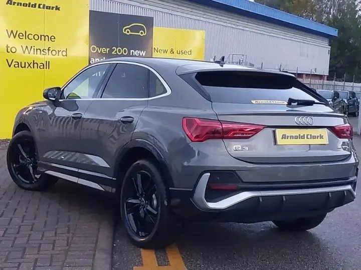 Audi Q3 2023 photo 2