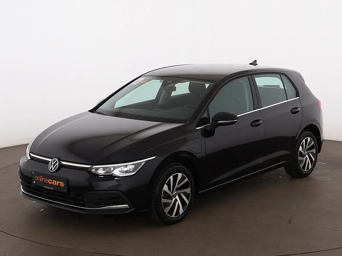 Volkswagen Golf 2023 photo 2