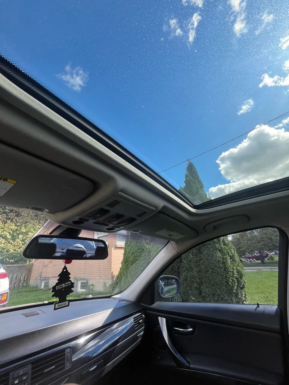 BMW E90 2009 photo 4
