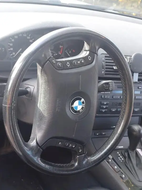 BMW 320I