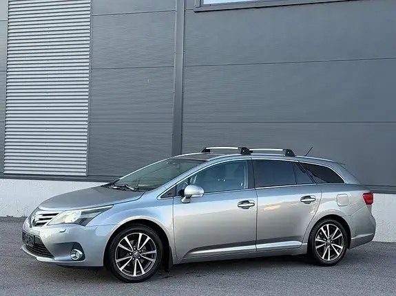 Toyota Avensis 2013 photo 2
