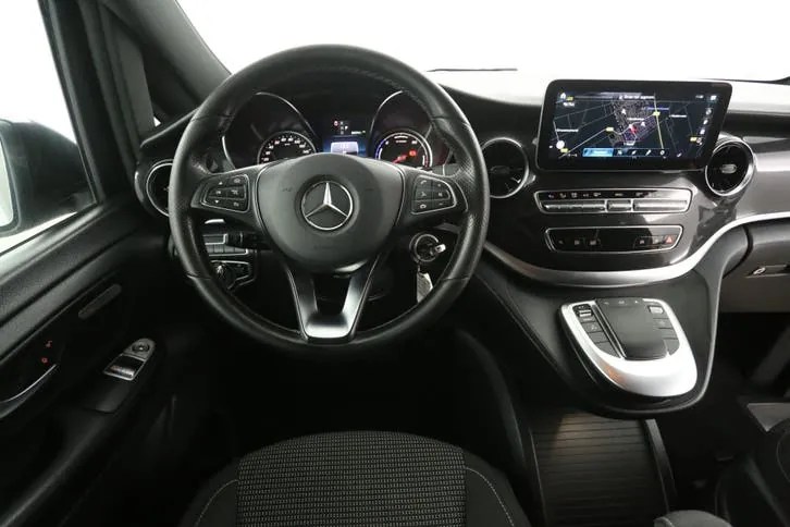 Mercedes-Benz Eqv 2021 photo 2