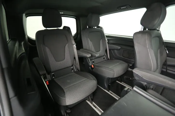 Mercedes-Benz Eqv 2021 photo 3